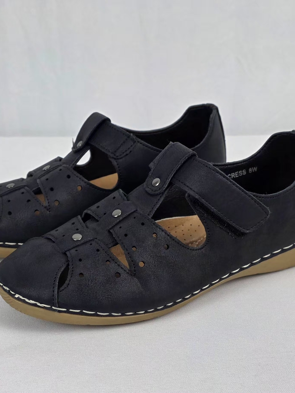 G. C. Comfort Mary Jane Flats in Black - Classic Women's Casual Shoes Size 8
